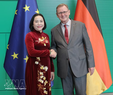 Viet Nam, Germany strengthen political trust, promote substantive cooperation